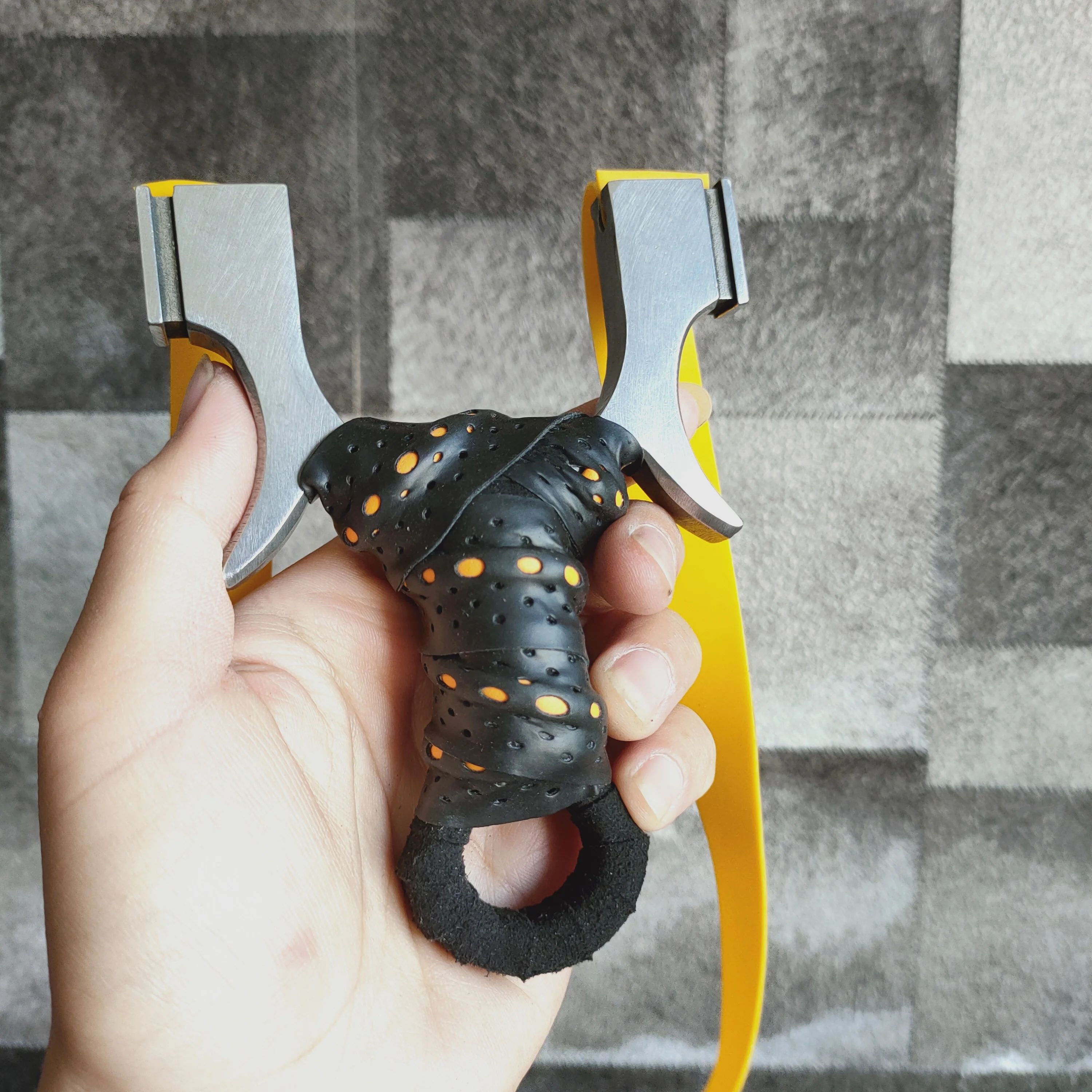 

Custom Hunting Shooting High Quality Stainless Steel Slingshot Sturdy Precision Slingshot With Rubber Band Outdoor Shooting