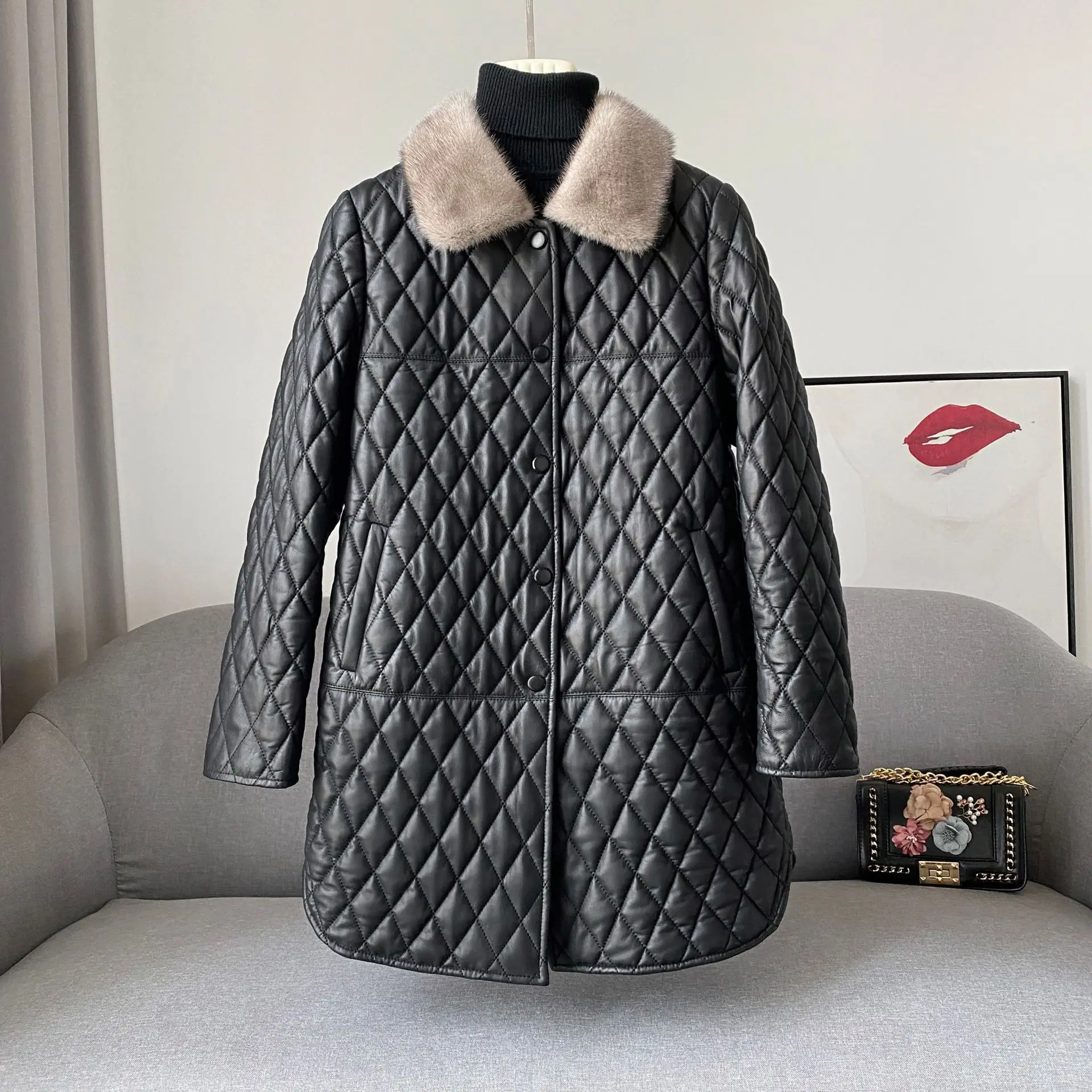 

Женское пальто из натуральной овечьей кожи, облегающая клетчатая куртка средней длины с принтом и меховым воротником, зима 2021