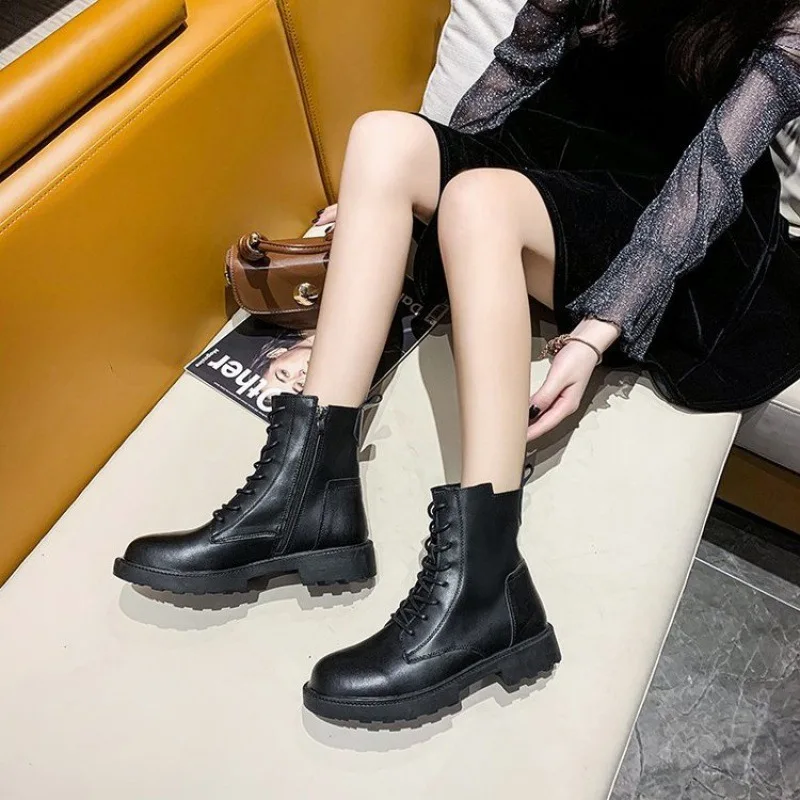 

red handsome boot girl 2020 spring and autumn new network short boots, British style motorcycle thick sole single