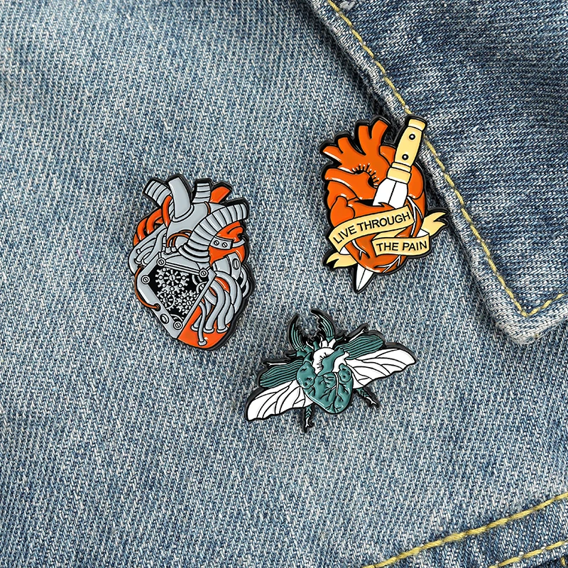 

2021 Steam Punk Heart Enamel Pin Machinery Dagger Insect Brooches for Men Gothic Lapel Pin Cartoon Badge Jewelry Gift Wholesale