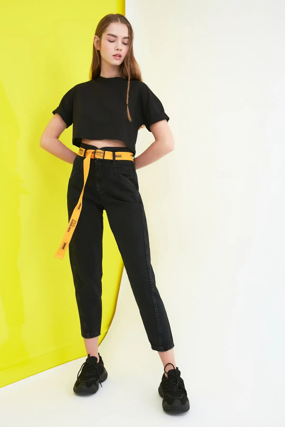 

Trendyol Stitch Detail Super High Waist Mom Jeans TWOAW21JE0693