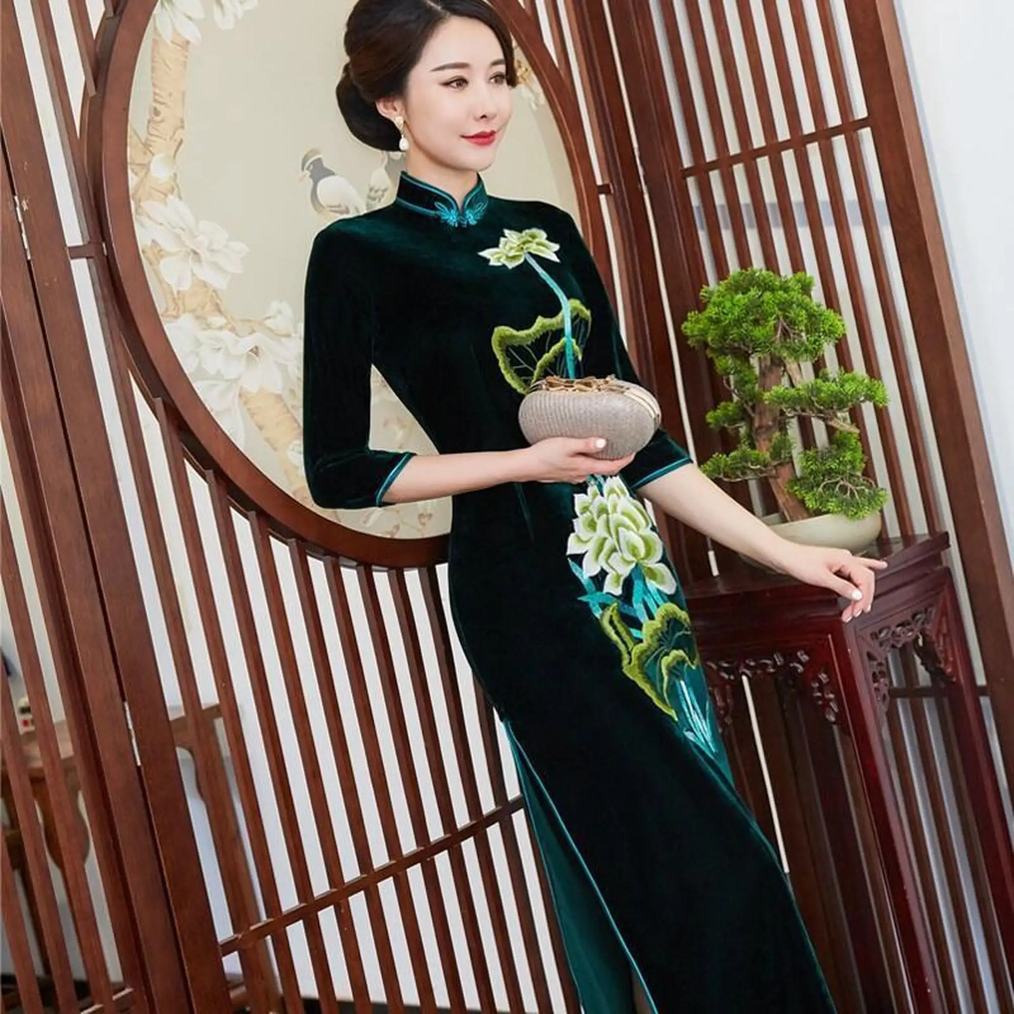 

Autumn and winter retro Chinese style embroidery gold velvet improved cheongsam dress high-end embroidery dress dress women