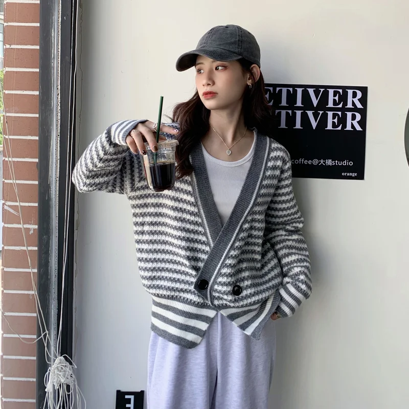 

2021 new style knit sweater coat women retro irregular loose cardigan sweater autumn outer wear striped coat jacket V-neck