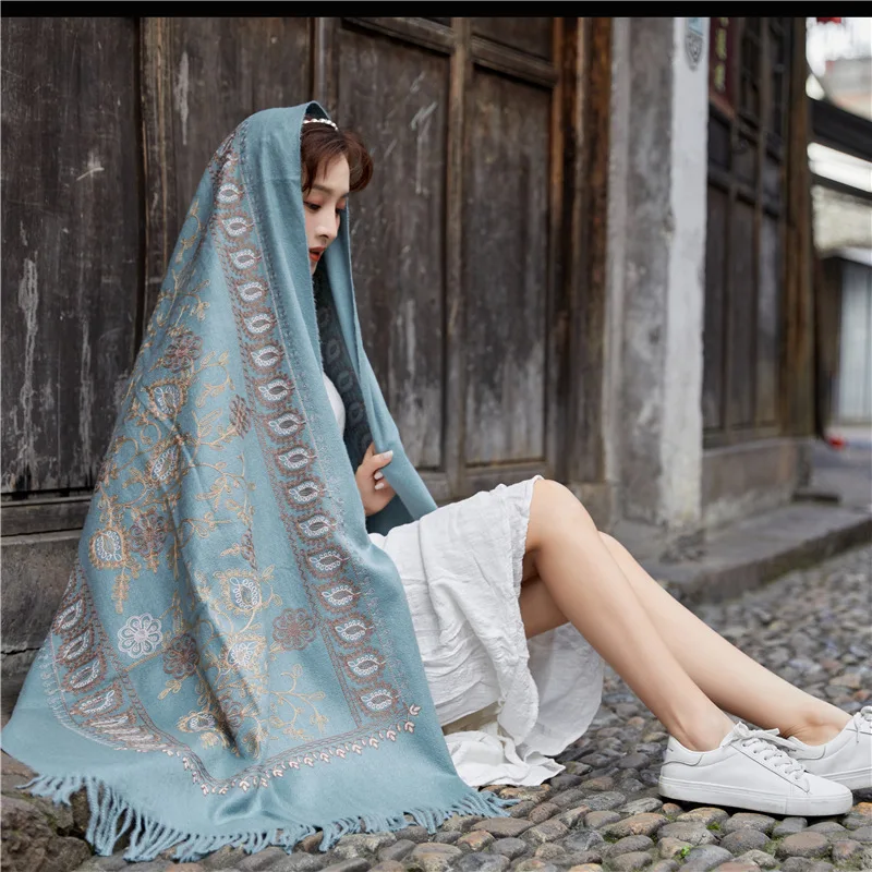 Зимний женский шарф черный с вышивкой Пейсли кашемировый из пашмины шарфы