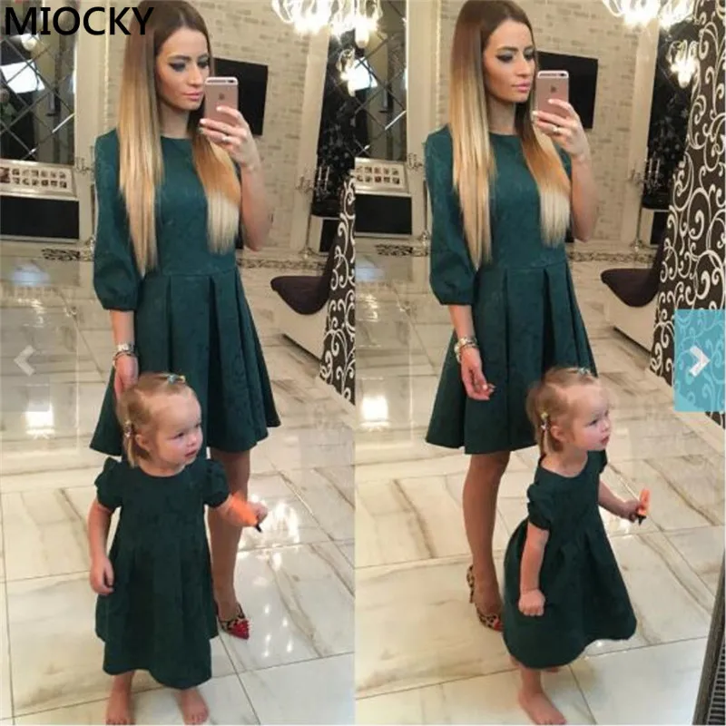 Осеннее платье для мамы и дочки 2019 зимнее на молнии с полурукавом глубоким