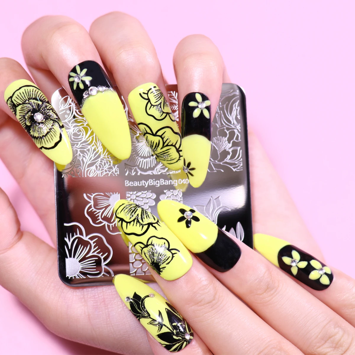 

Stainless Steel Flower BeautyBigBang Template 6CM Image Stamping Plates Different Nail Art Stamp Template 040