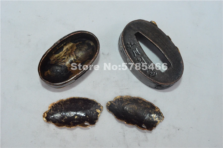 Набор покрытых золотом и серебром медных бронзовых защитников льва Tsuba Menuki Fuchi