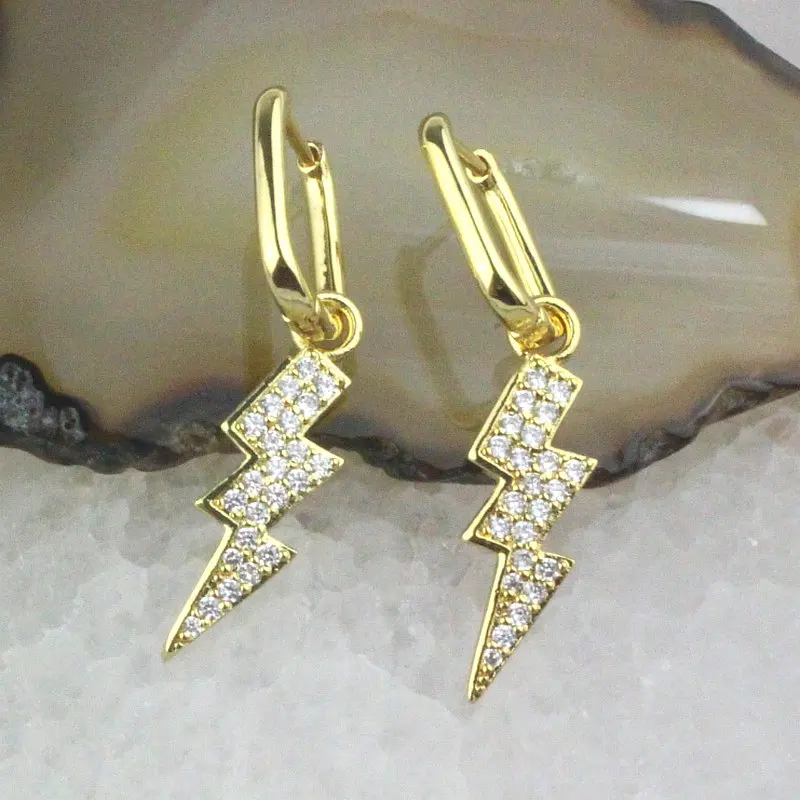 Модные ассиметричные серьги в форме ракушки с фианитами 5 цветов популярная