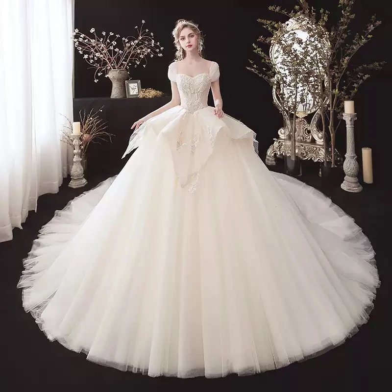 

Свадебные платья с V-образным вырезом, блестками и жемчугом