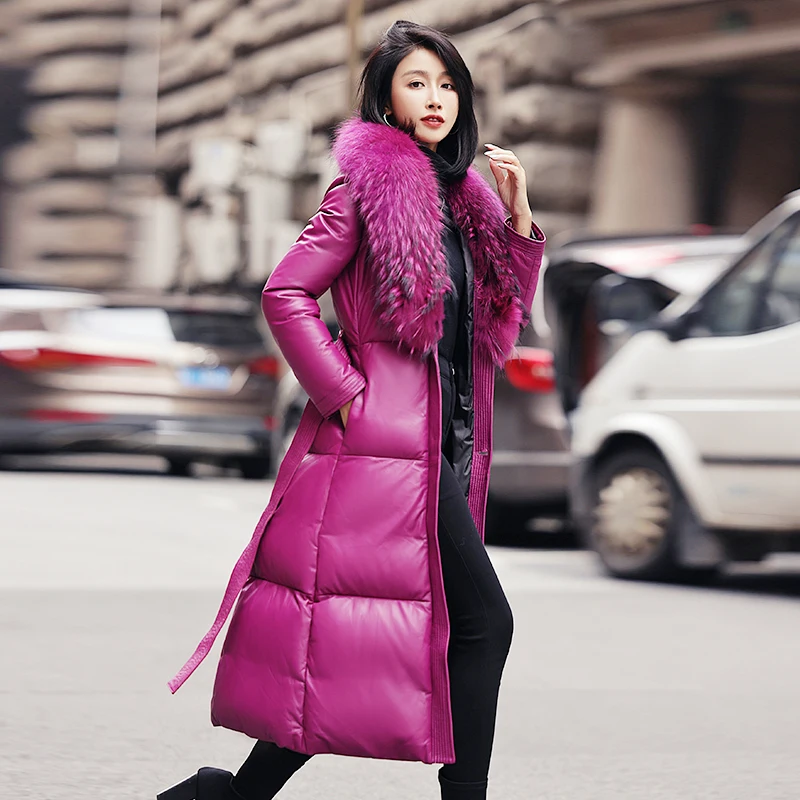 Женский кожаный пуховик на белом утином пуху пальто с воротником из меха енота