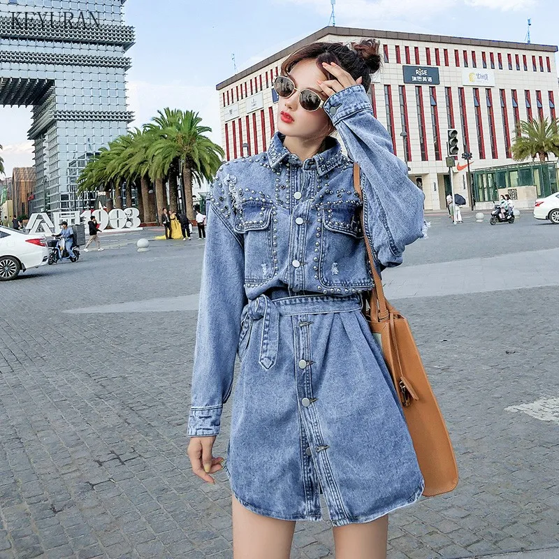 

Женская джинсовая куртка с заклепками, осенняя Повседневная Свободная джинсовая куртка BF Harajuku с поясом, женские пальто, верхняя одежда, жен...