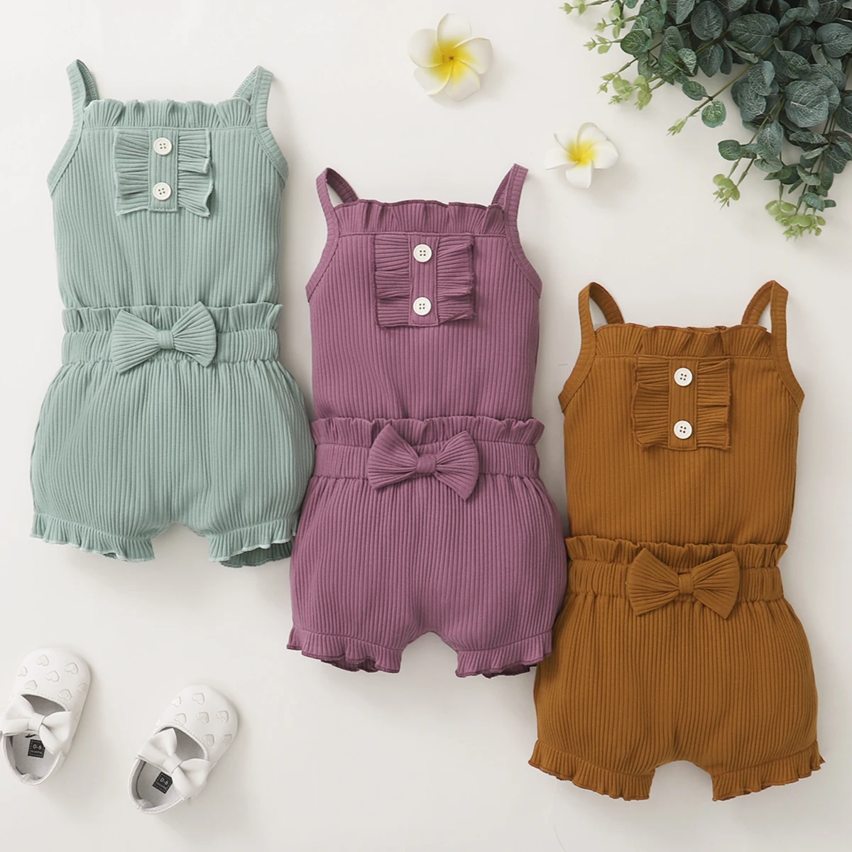 

Комплект летней одежды для новорожденных девочек 0-24 м, комбинезон на пуговицах с оборками и ремешками, топы, короткие брюки с большим бантом...