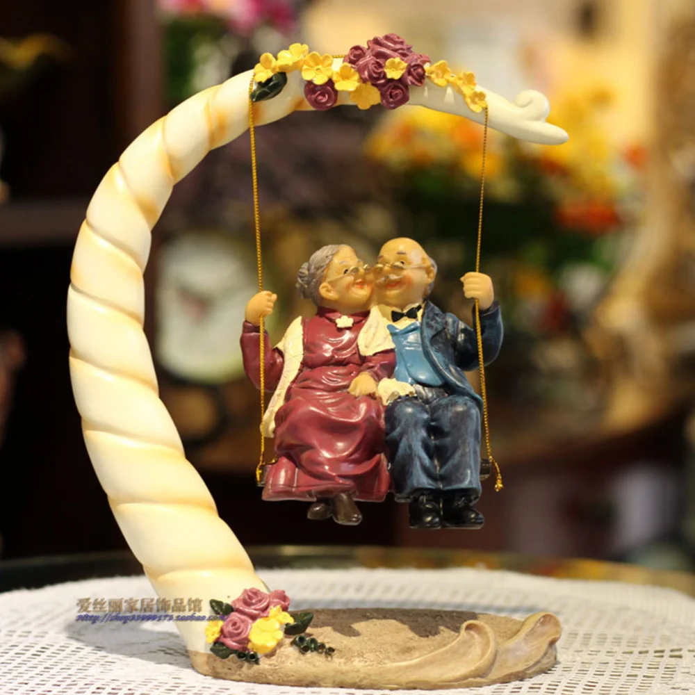 

1pc Loving Elderly Couple Figurines Lovers Ornament Couple Statues Desktop Decor