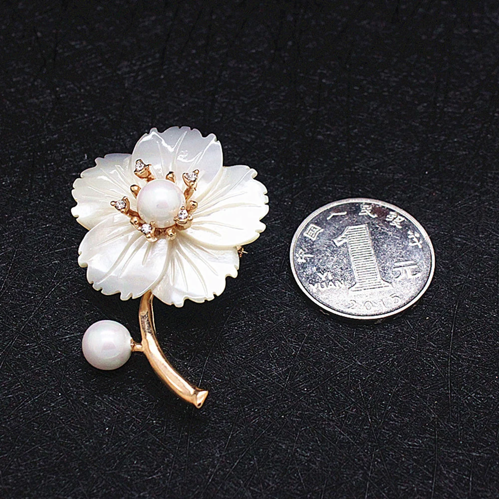 

White butterfly shell elegant temperament brooch brooch suit brooch silk scarf buckle ladies brooch