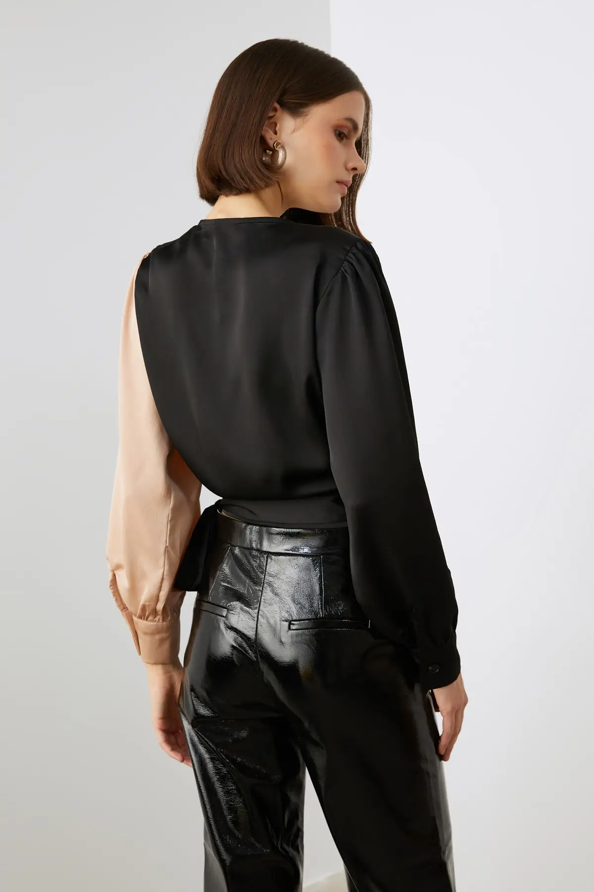 

Trendyol V Collar Blouse TWOAW21BZ1423