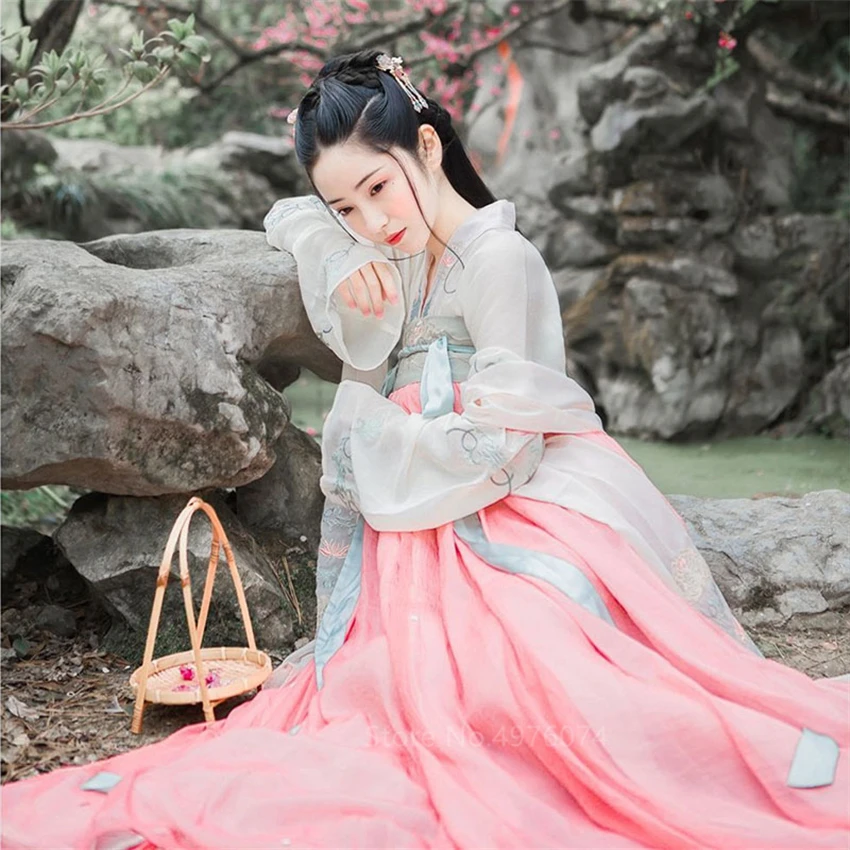 Традиционный китайский национальный костюм Благородный дворец принцесса