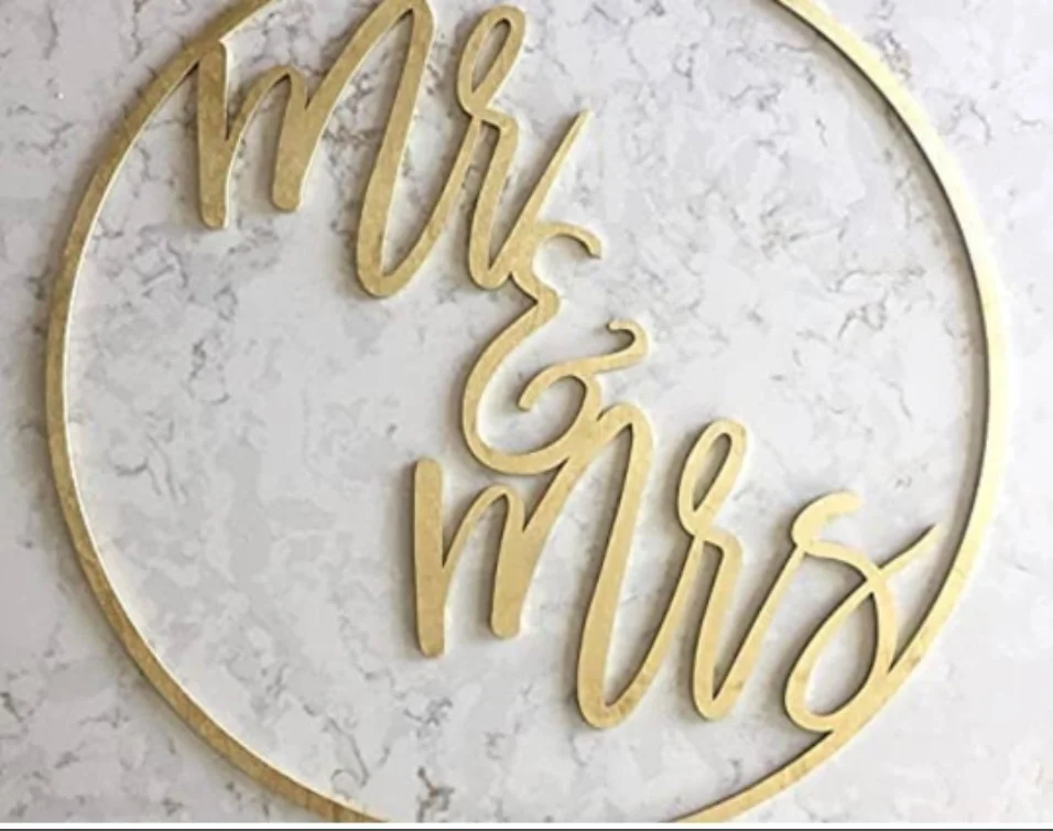 

Mr & Mrs Wood Sign, Rustic Wedding Display, Party Banner, Event Decorations,Photo Props,Round Shape