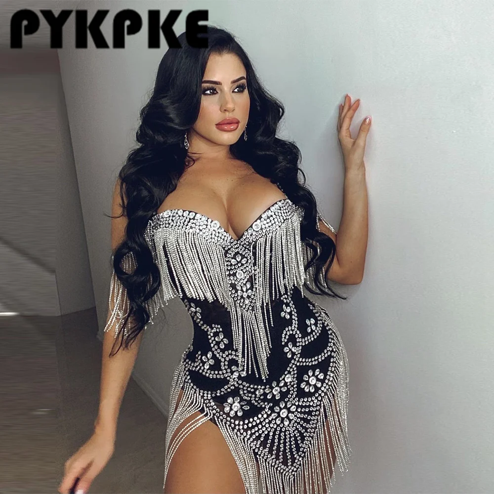 

Женское мини-платье с V-образным вырезом и кисточками
