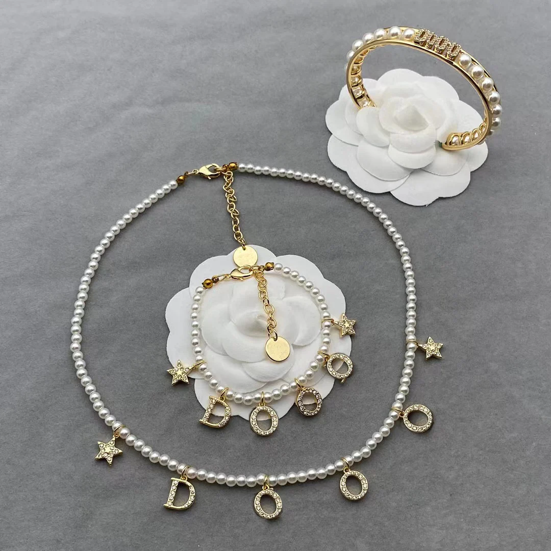 

Top quality luxury design charm pearl necklace bracelet jewelry set letter star pendant bangle jewelry for woman banquet gift