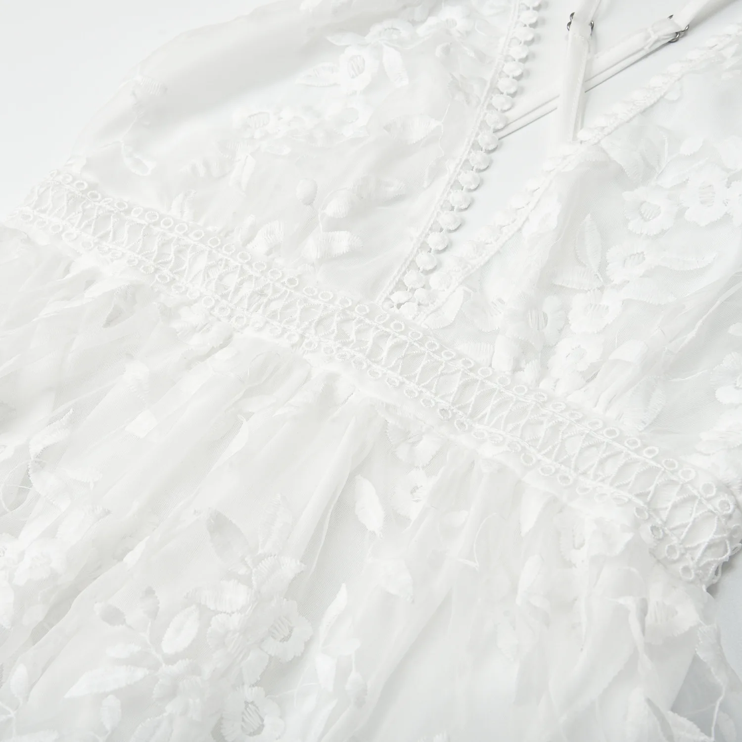

White lace trim embroidery mesh sexy backless beach dress Lady v neck swing high waist spaghetti strap mini dress