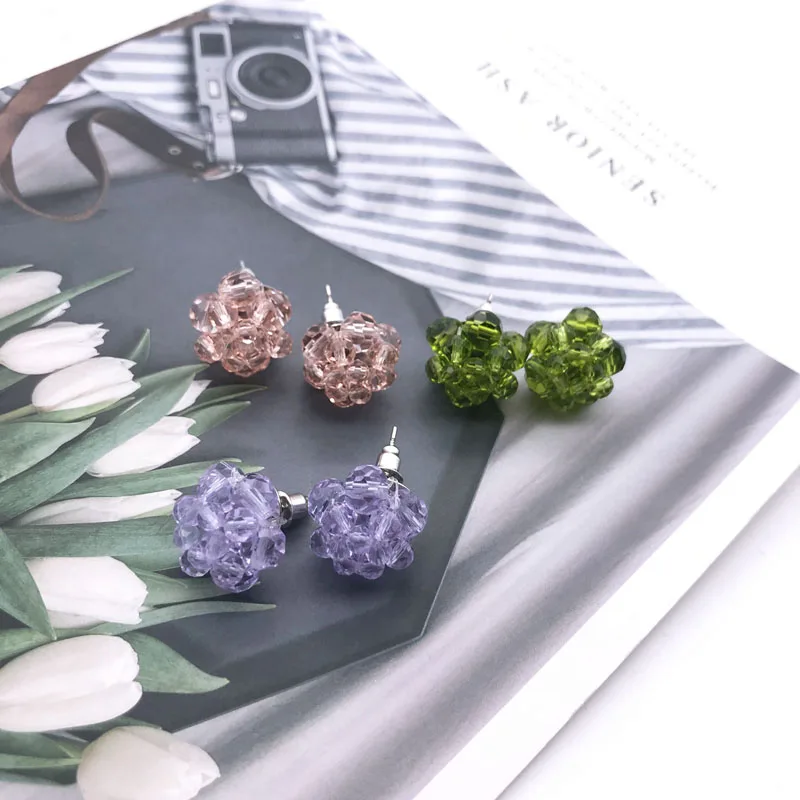 Серьги-гвоздики с бусинами разноцветные плетеные ручной работы для девочек и