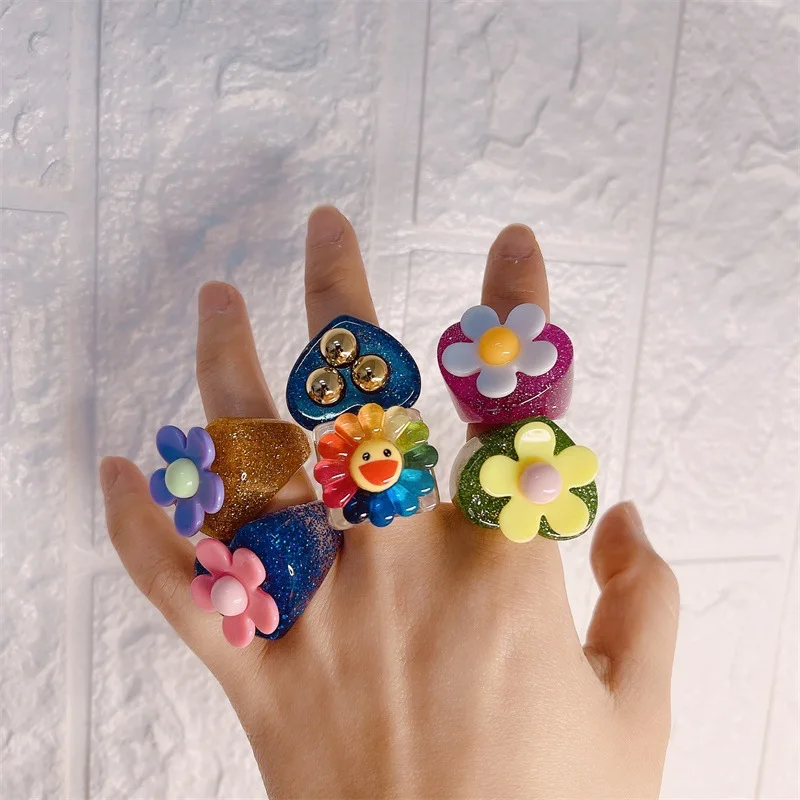

2021 New Color Acrylic Resin Cartoon Love Square Ring Lady Transparent Girl Girl Travel Party Jewelry Gift