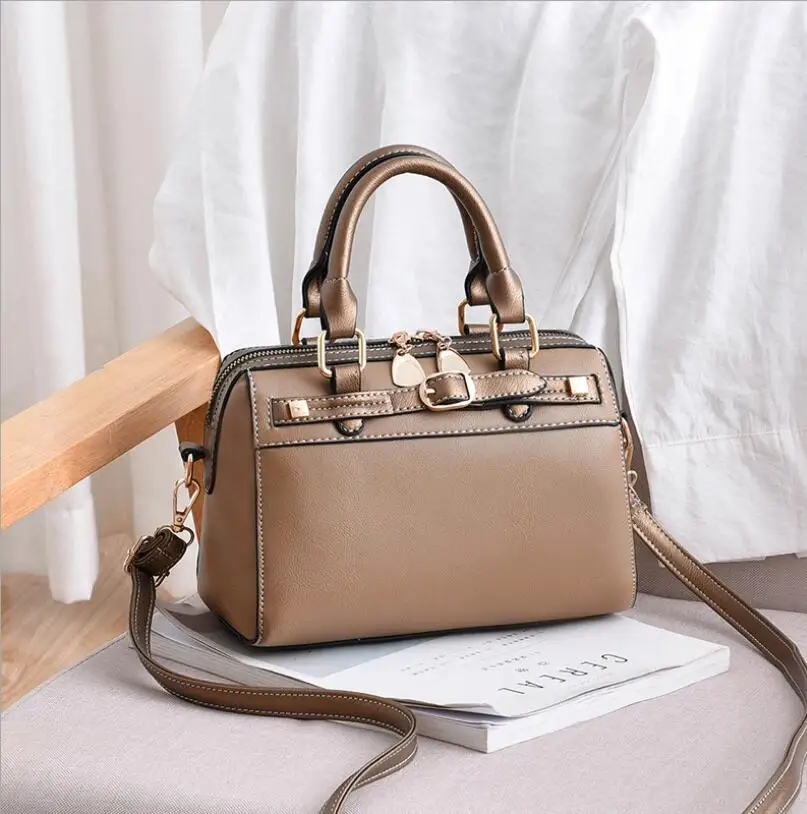 

Женская сумка-подушка большой вместимости, новая модная Бостонская сумка, простая сумка через плечо с пряжкой для ремня, женские сумки чере...