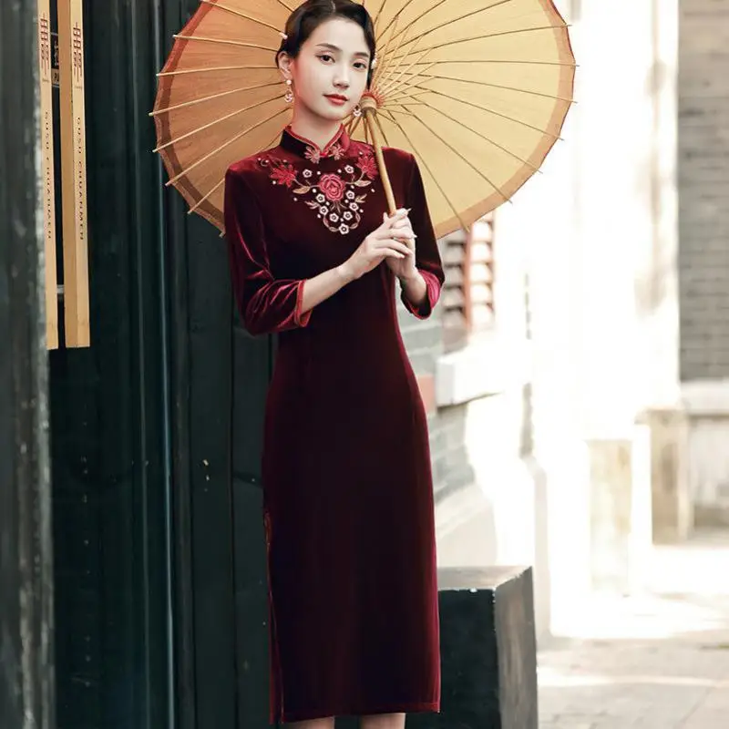 

Burgundy High Split Sexy Qipao Female Velour Formal Party Dress Gown Flower Chinese Style Cheongsam Mandarin Collar Vestidos