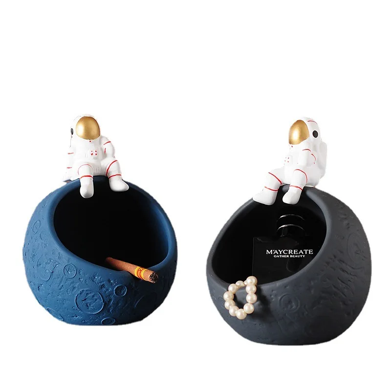 

Astronaut Tabletop Decoration Ceramic Nordic Creative Porch Key Into the Door to Receive Living Room Home