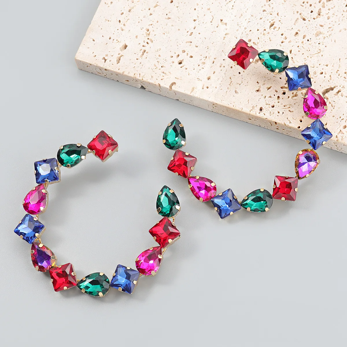 

2021 New Fashion Metal Glass C-shaped Earrings Female Creative Popular Dangle Earrings Party Accessories