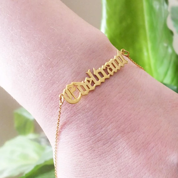 

V Attract Kids Names Pulseira Personalized Jewelry Gold Old English Name Bracelets For Women Bridesmaid Gift Nameplate Hand Link