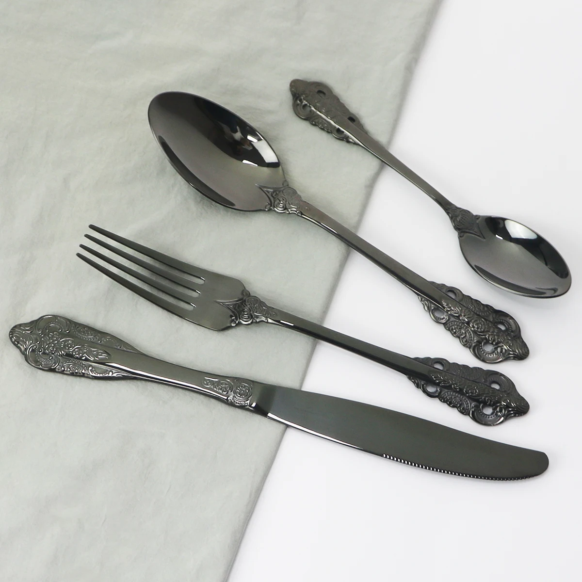 

24Pcs/Set Vintage Cutlery Set Gold Knife Fork Spoon Flatware Set 304 Stainless Steel Dinnerware Set Kitchen Dinner Tableware Set