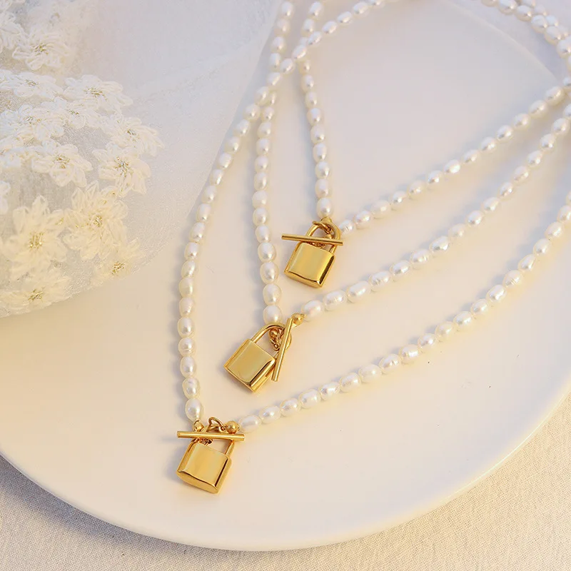 

Retro Natural Freshwater Pearl Chain Lock Pendant Necklace For Women Statement OT Buckle Choker Fine Jewelry