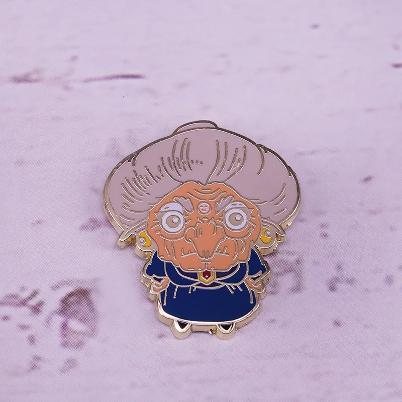 Брошь эмалированная в виде бабушки с рисунком манги | Дом и сад