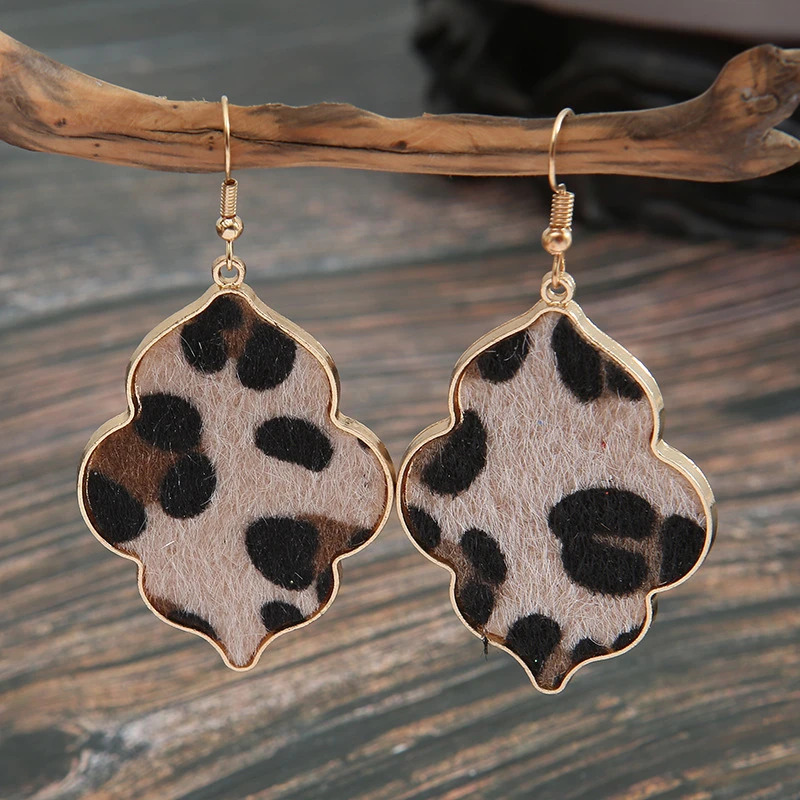 

New Creative Simple Design Cloud Pendant Earrings Leopard Print Flannel Earrings Ladies Jewelry Friends Qathering Best Gift