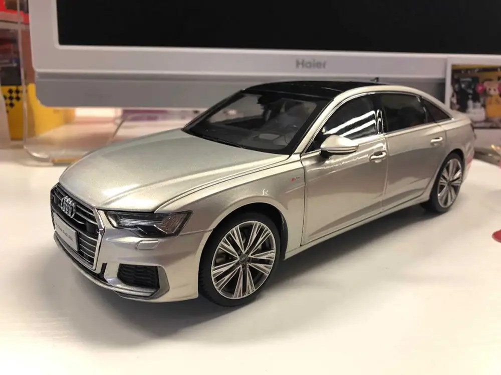 Модель литая автомобиля 1:18 для Audi A6L 2019 серебристый золотой седан игрушечный