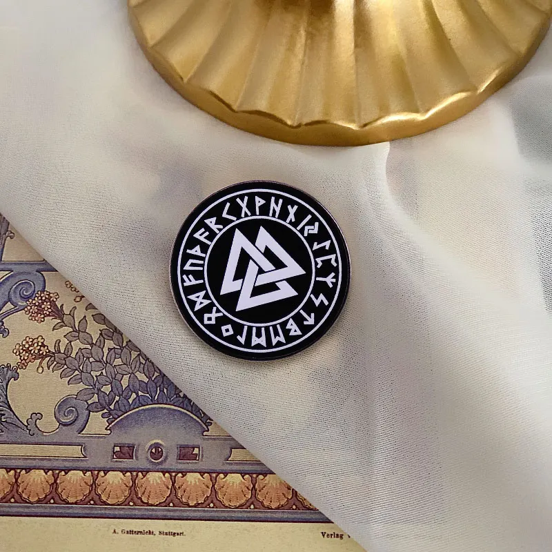 Тройной Треугольники Викинг норвежский Руна щит брошь страха амулет Pin к