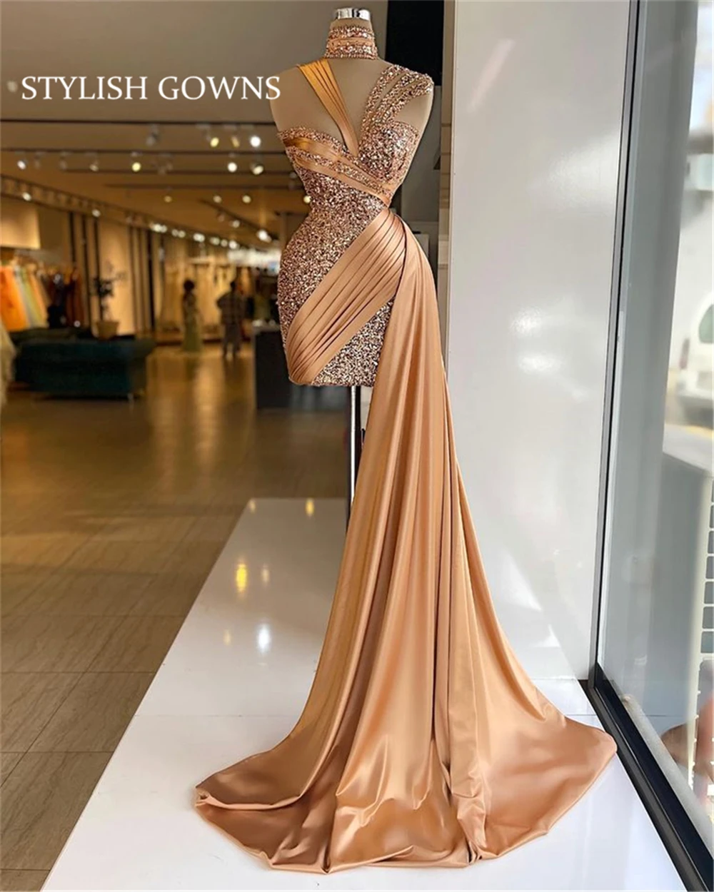 

2022 Sexy Sparkly High Neck Short Prom Dress Orange Sequined Birthday Party Dresses Pleats Mini Cocktail Homecoming Robe De Bal