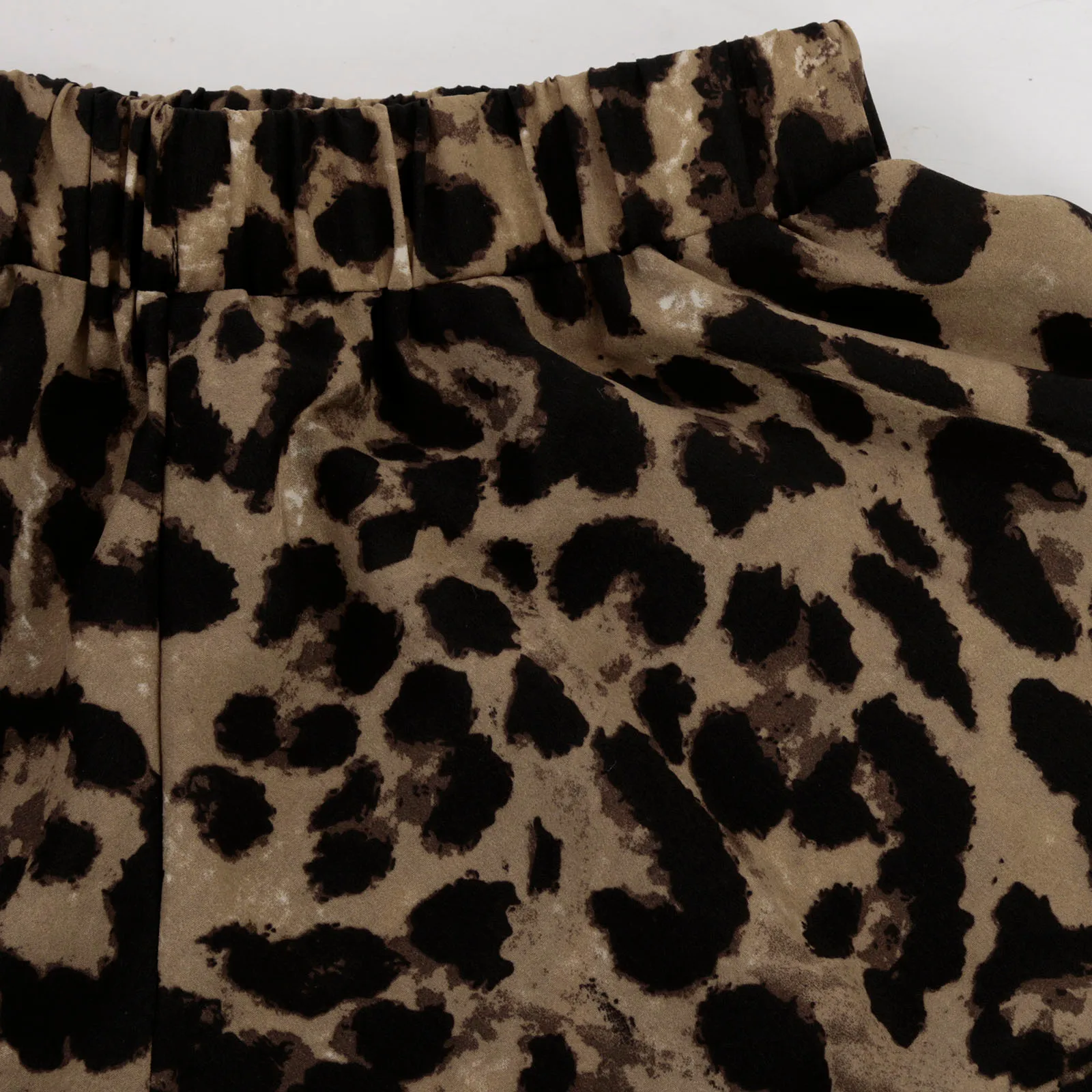 Женская короткая юбка с леопардовым принтом высокой талией и оборками