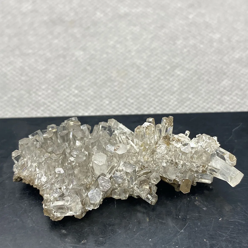 

Natural transparent columnar calcite is rare and extinct in China