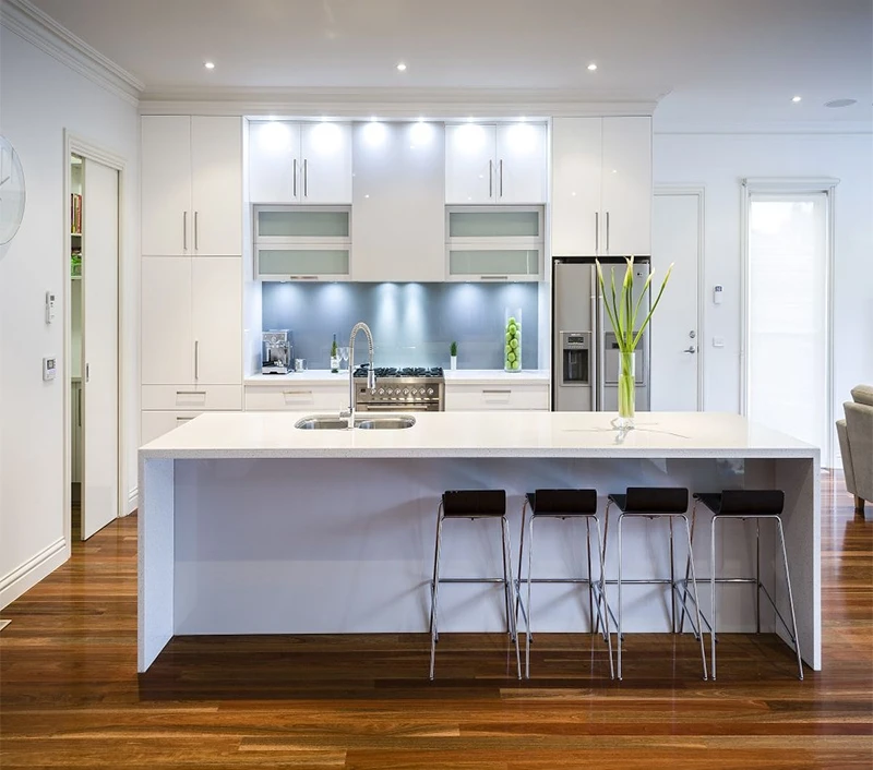 Latest styles kitchen cabinet furniture China Manufacture Modern Design Wooden Kitchen Cabinet Blum Hardware