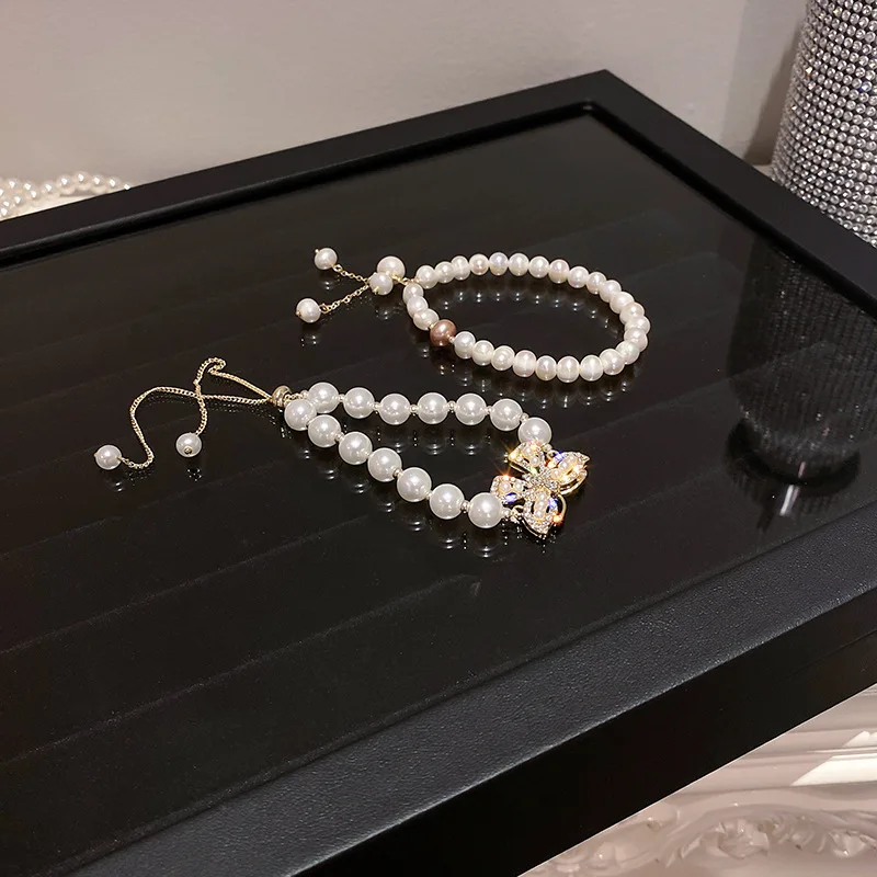 

Luxury Charm Bracelet Golden Butterfly Bracelet Chain with White Pearls Bracelet for Women Simple Forest Temperament Jewelry