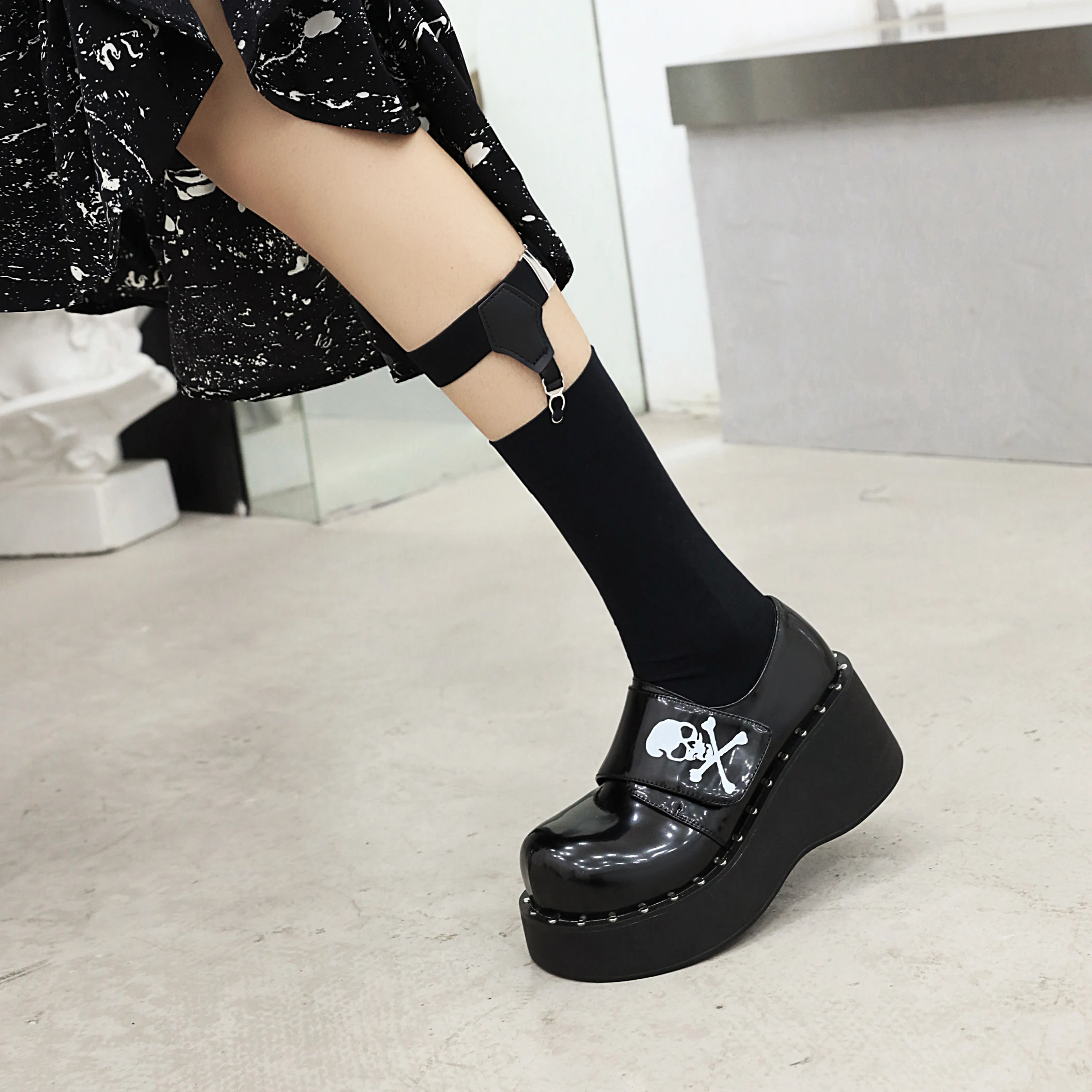 

Falazoe Goth Platform Shoes Black Skull Chunky Wedge Creepers Comfortable Rivet Pumps 2021 Punk Devil Lolita Shoes Size 41 42 43