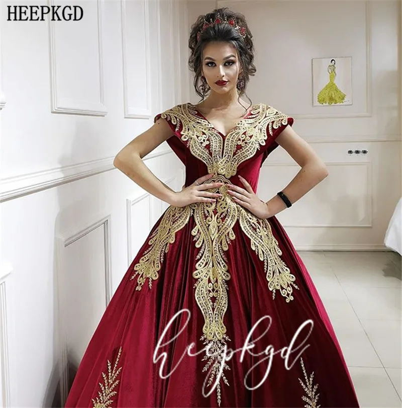 

Robe De Soiree 2020 Burgundy Arabic Evening Dress Golden Appliques V Neck Short Sleeves Velvet Formal Women Dresses Customize