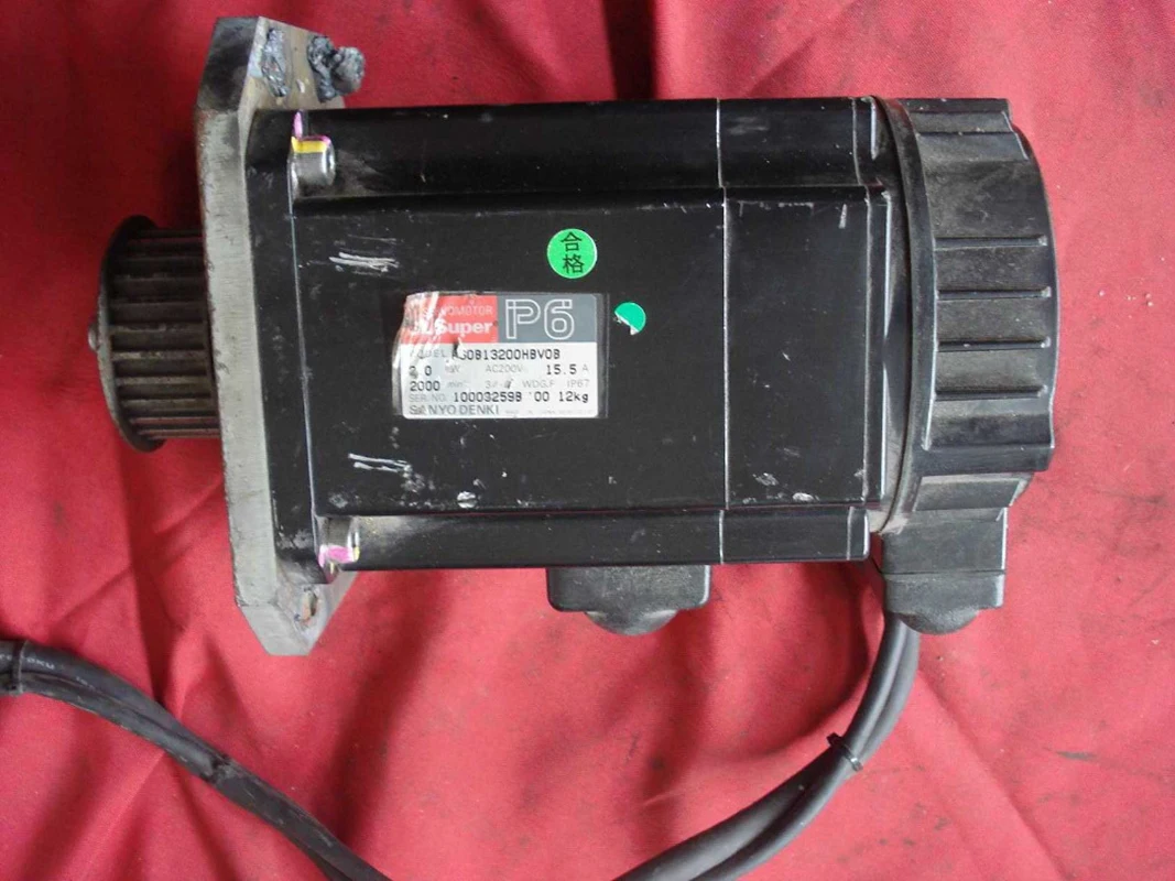 Серводвигатель переменного тока Sanyo Denki P60B13200HBV0B используется в хорошем состоянии