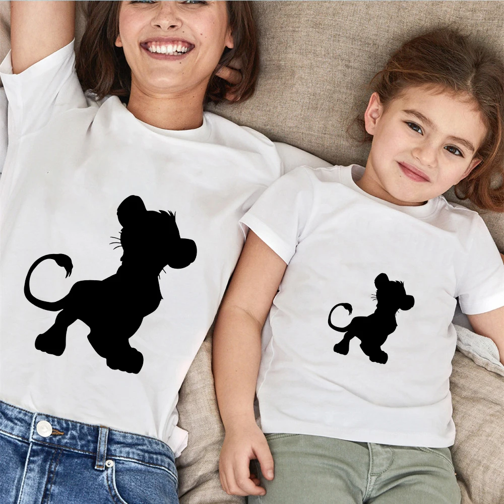 

2021 Family Matching Clothes Mommy And Me Tees Summer Short Sleeve Tops Disney Kawaii Cartoon Simba Printed Family Look T-shirts