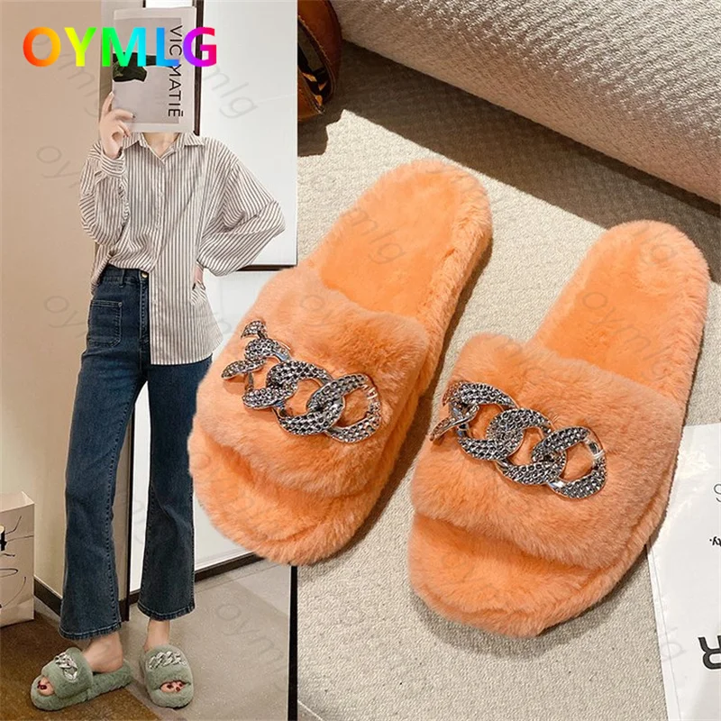 

Модные женские меховые шлепанцы на толстой подошве с металлической цепочкой Большие размеры теплые и удобные шлепанцы на плоской подошве и...