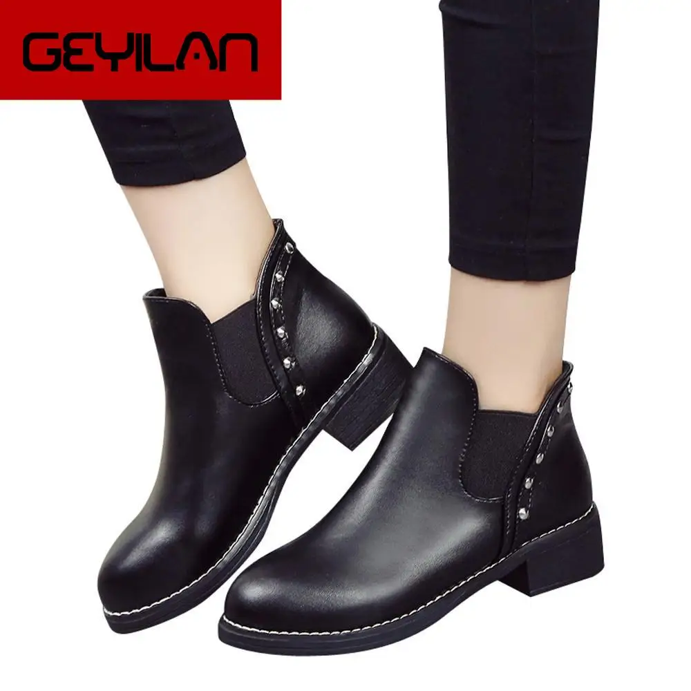 Женские ботинки с заклепками Martain черные кожаные ботильоны круглым носком на