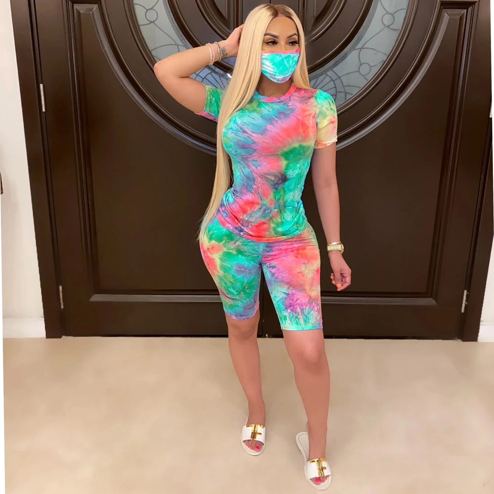 Женский спортивный костюм из двух предметов: топ с коротким рукавом и шорты |