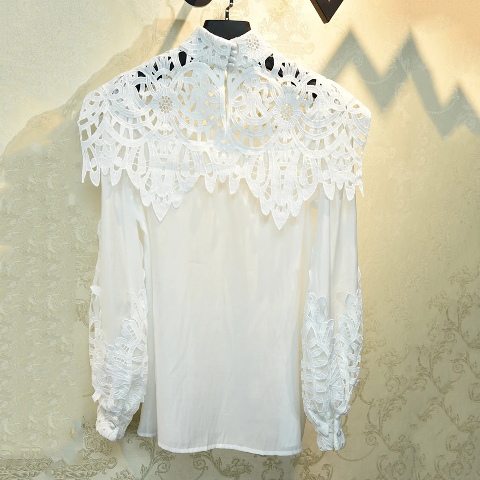 Модный топ с воротником-стойкой и длинными рукавами-фонариками в виде листьев